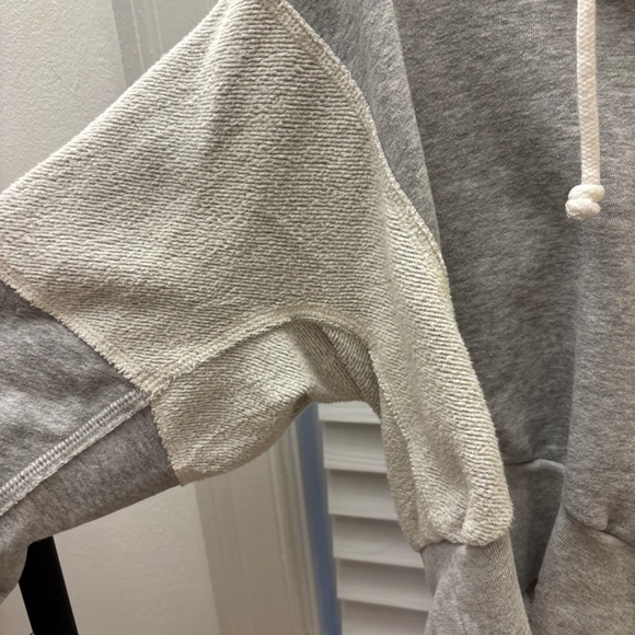 Like New Women's Abercrombie & Fitch Split Neck Hoodie Light Grey Size XS - Picture 3 of 5